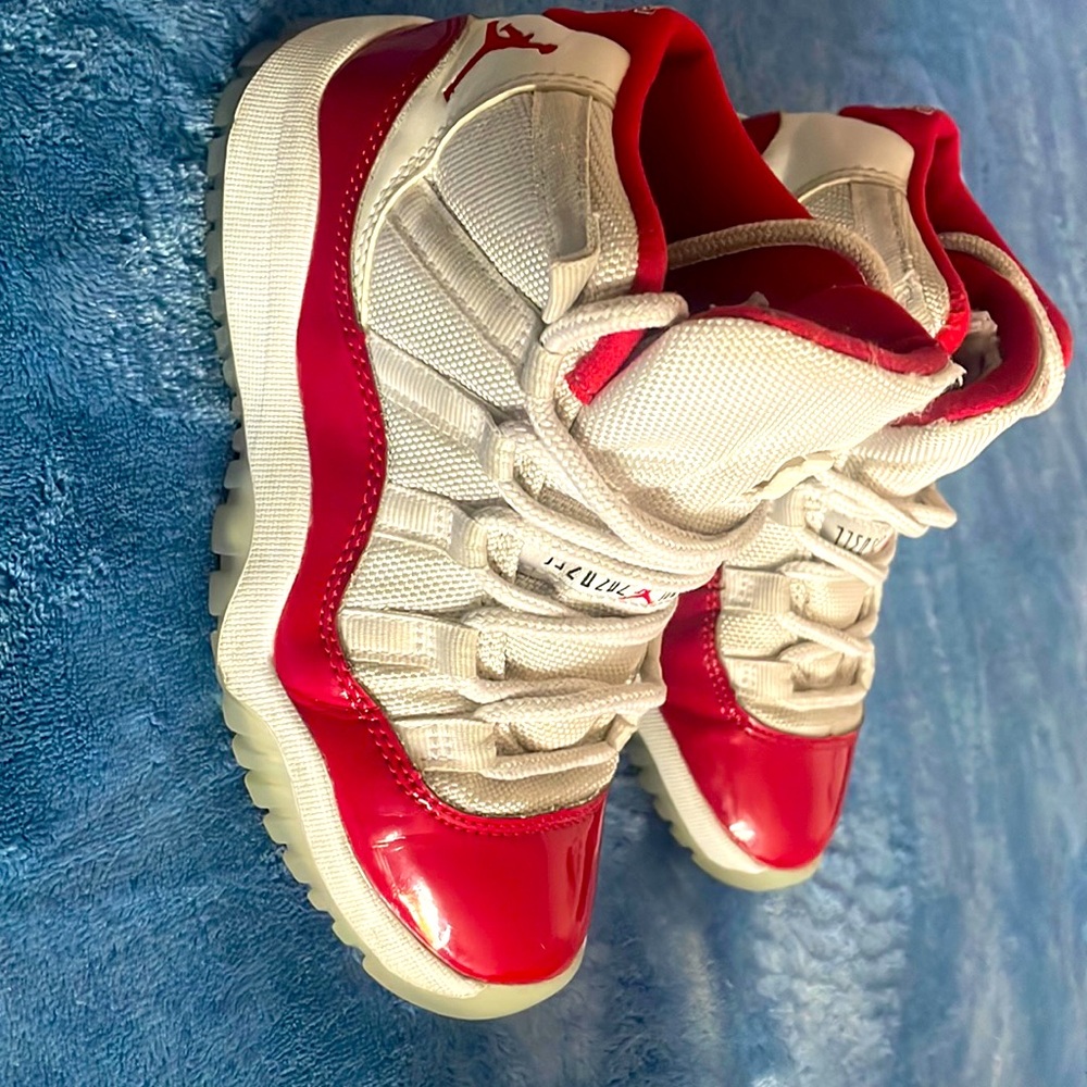 Air Jordans retro red